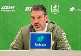 Ibon Navarro, en su rueda de prensa previa al viaje a Andorra.