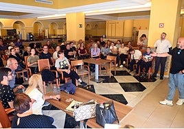 Los trabajadores mantienen el encierro en el establecimiento hotelero.