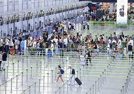 El aeropuerto de Málaga debe afrontar su ampliación para no agotar su capacidad.