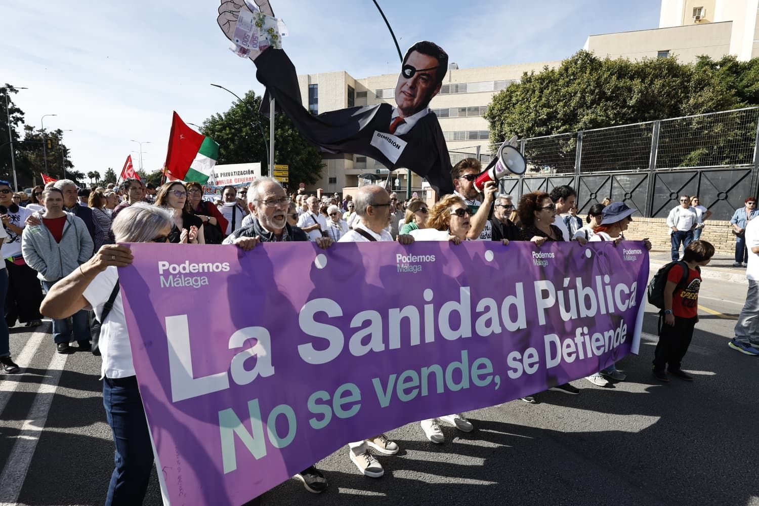 Fotos | Miles de personas recorren el Centro de Málaga en defensa de la sanidad pública