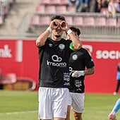 El extremo del Torremolinos Álex Camacho celebró así su quinto gol liguero esta campaña.