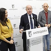 La teniente de alcalde Ana Cebrián, el alcalde Manuel Barón y el gerente de la ACIA, Jaime Barranco