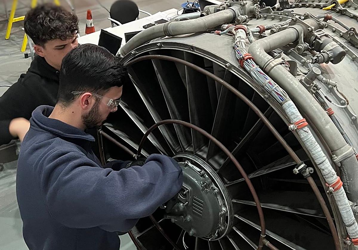 Sur'Avian, líderes en formación aeronáutica, amplia su oferta académica