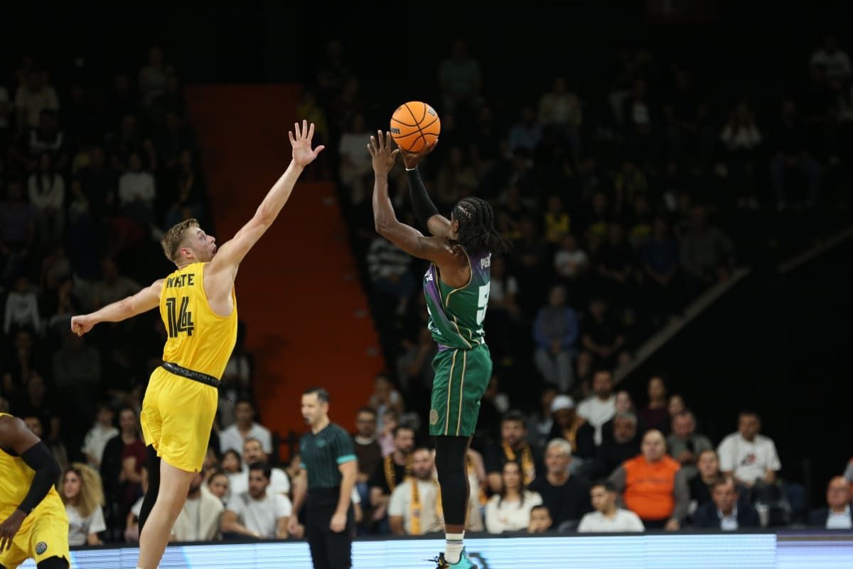 La victoria del Unicaja en la pista del Mersin turco, en imágenes