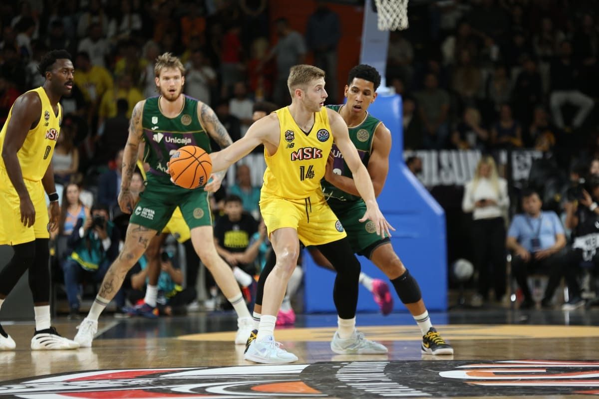 La victoria del Unicaja en la pista del Mersin turco, en imágenes