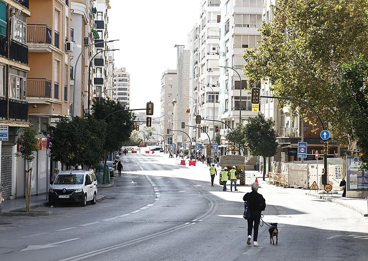 Imagen secundaria 1 - La calle Eugenio Gross, cerrada por las obras del metro en Málaga durante los próximos 30 meses