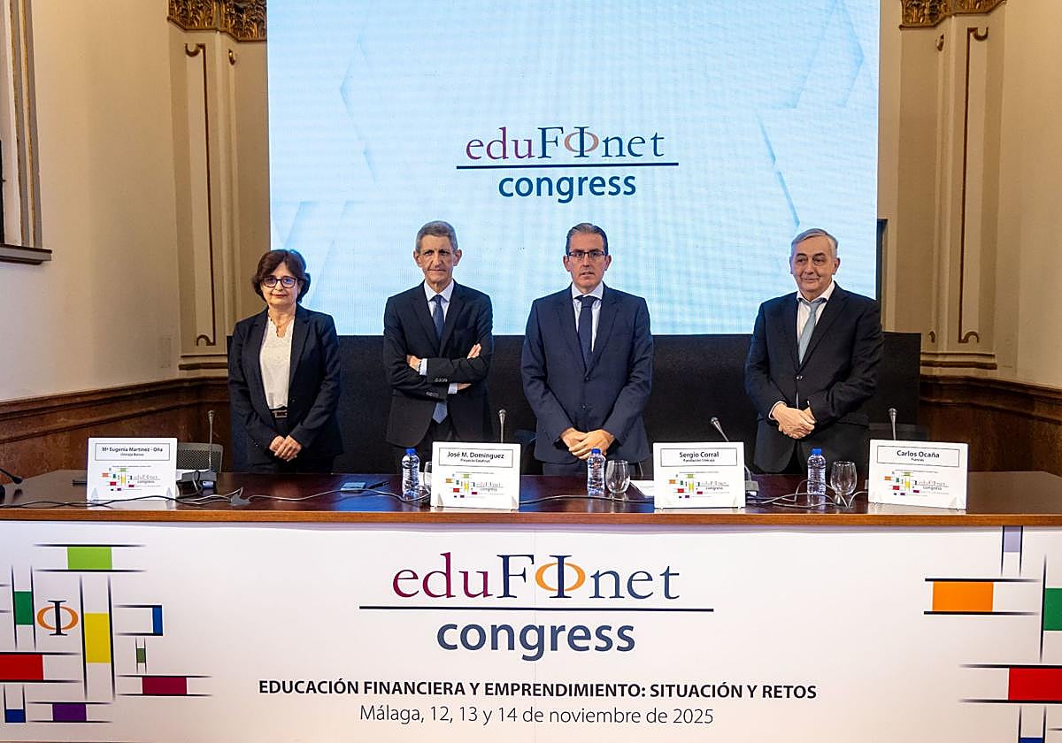 María Eugenia Martínez-Oña, directora de Educación Financiera de Unicaja; José M. Domínguez, director del proyecto Edufinet; Sergio Corral, director general de la Fundación Unicaja; y Carlos Ocaña, director general de Funcas.
