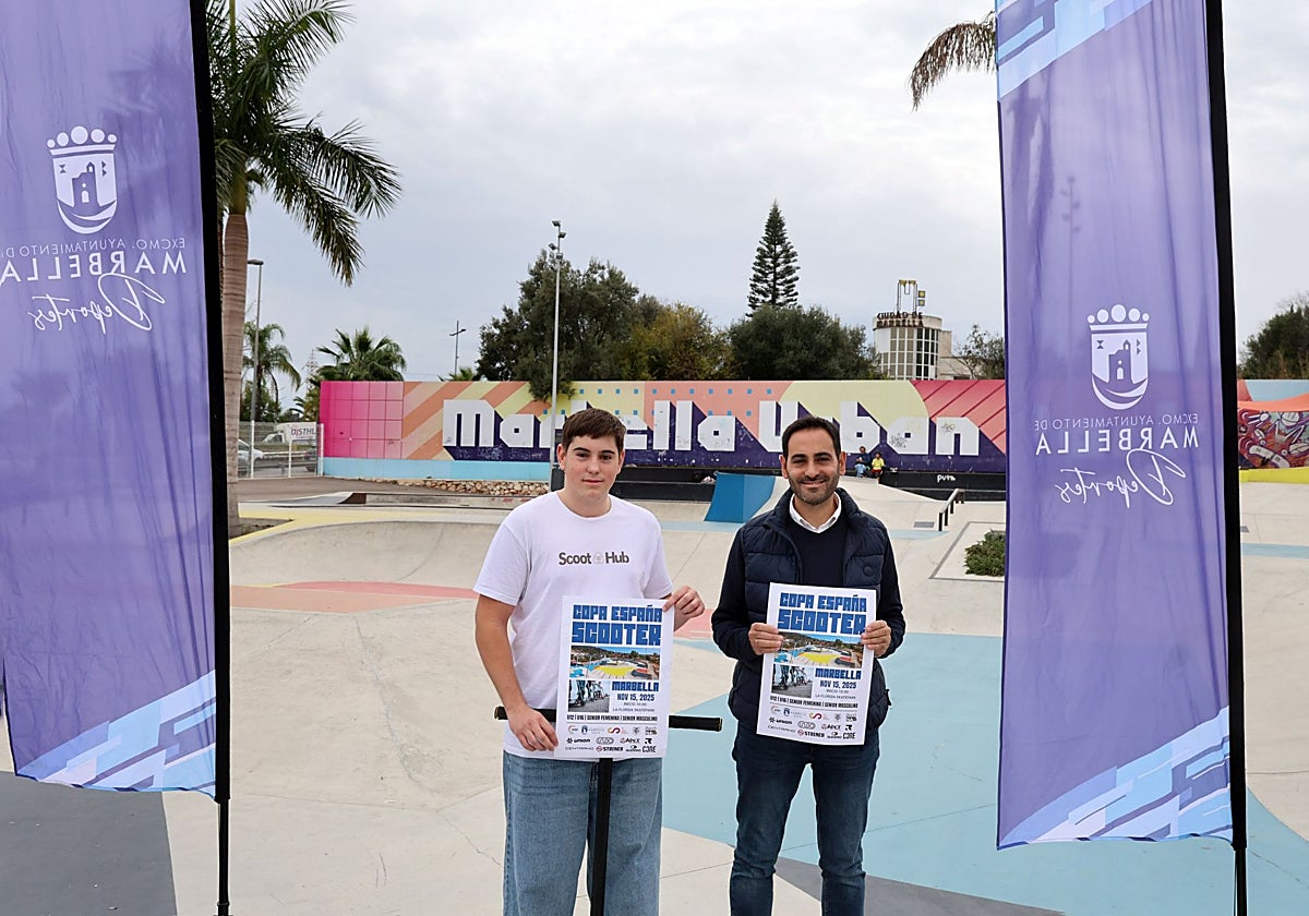 El concejal de Deportes, Lisandro Vieytes, y el 'rider' local Antonio Fernández.