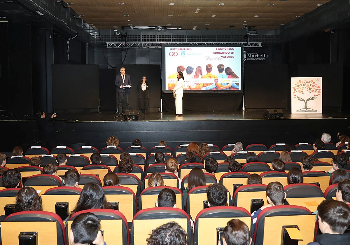 El Palacio de Congresos Adolfo Suárez ha acogido la jornada 'Educando en Valores'.