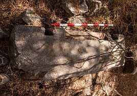 Sillar del anfiteatro de Lacipo, que ha abierto nuevas vías de investigación sobre la ciudad romana bajo el suelo de Casares.