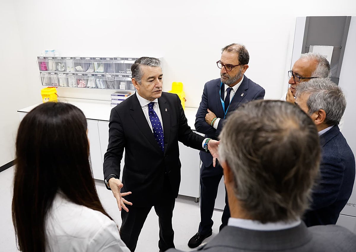 Imagen secundaria 1 - Málaga estrena una nueva unidad de ensayos clínicos y se consolida como «referente nacional de investigación»