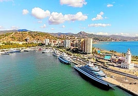 Dársena de Megayates del Muelle Uno, donde TYSEC ejecutó la electrificación de los muellesy el edificio de control, y hoy mantiene las instalaciones para IGY Marina Málaga.
