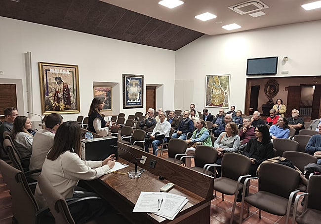 Momento del encuentro de archiveros, celebrado en la Agrupación de Cofradías.