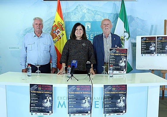 La directora general de Cultura, Carmen Díaz, ha presentado el festival junto al presidente de la Peña Flamenca Sierra Blanca, Juan Recio.