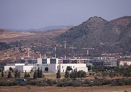 Construcción de viviendas de protección oficial al oeste del campus de Teatinos.