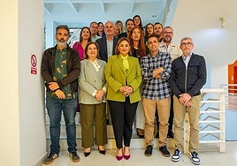 La alcaldesa de Torremolinos, con el equipo de Gobierno.