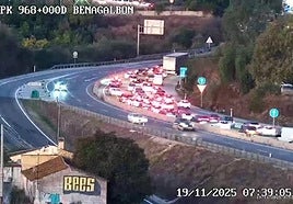 Retenciones, este miércoles, tras el accidente registrado en la A-7 a la altura de Rincón de la Victoria.