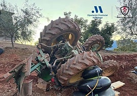 Muere un hombre de 74 años al quedar atrapado bajo un tractor en una finca de Coín
