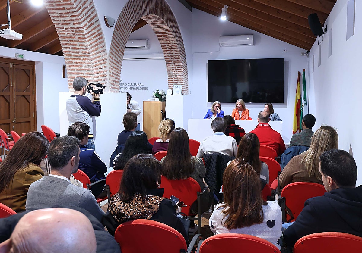 La alcaldesa de Marbella, Ángeles Muñoz, se ha reunido con los directores de los colegios de la ciudad.