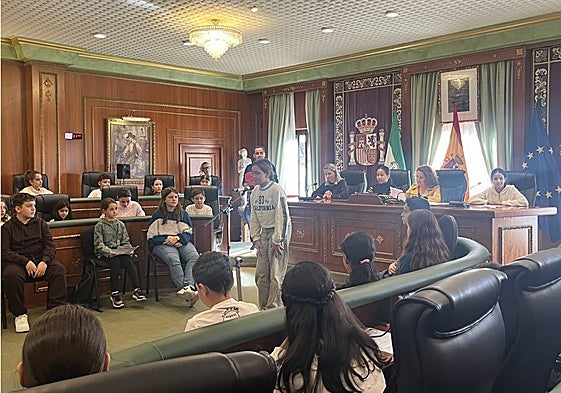 Imagen de la sesión celebrada para constituir el VIII Consejo Municipal de Infancia y Adolescencia.