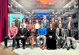 Foto de familia de la presentación del montaje de 'Werther' en el Teatro Cervantes de Málaga.