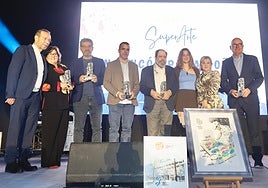 Los premiados en la gala 'Super Arte', celebrada este pasado jueves en Torre del Mar.