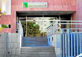 Imagen de archivo de la entrada al Juzgado de Menores, situado en la Ciudad de la Justicia de Málaga.