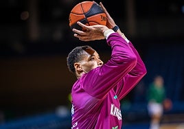 Agustine Rubit, durante el calentamiento del partido contra el Zalgiris