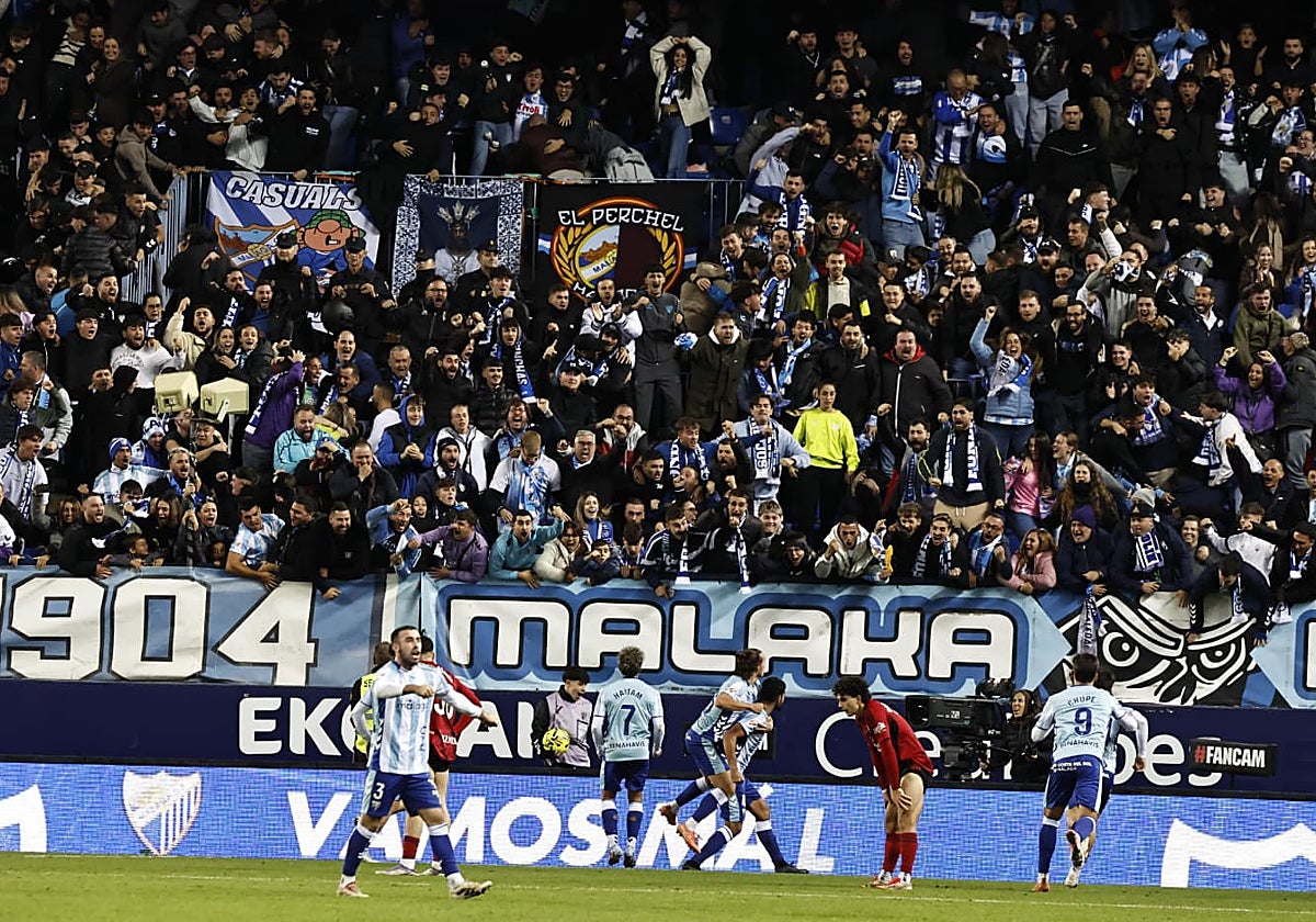 El gol de Galilea, celebrado por los malaguistas y la grada.