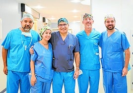 Dres. Mieles y Gosálbez con algunos alumnos asistentes al XXII Curso de Hipospadias en HLA El Ángel.