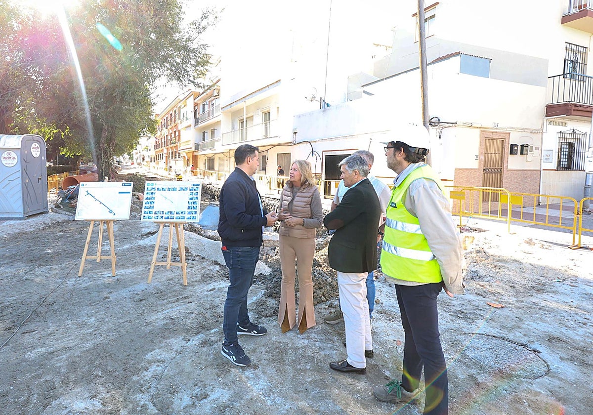 La alcaldesa, Ángeles Muñoz, y el teniente de alcalde sampedreño, Javier García, han visitado los trabajos.
