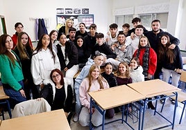 La clase de primero de Bachillerato del IES Jacaranda que se reunió con SUR para hablar de violencia de género.