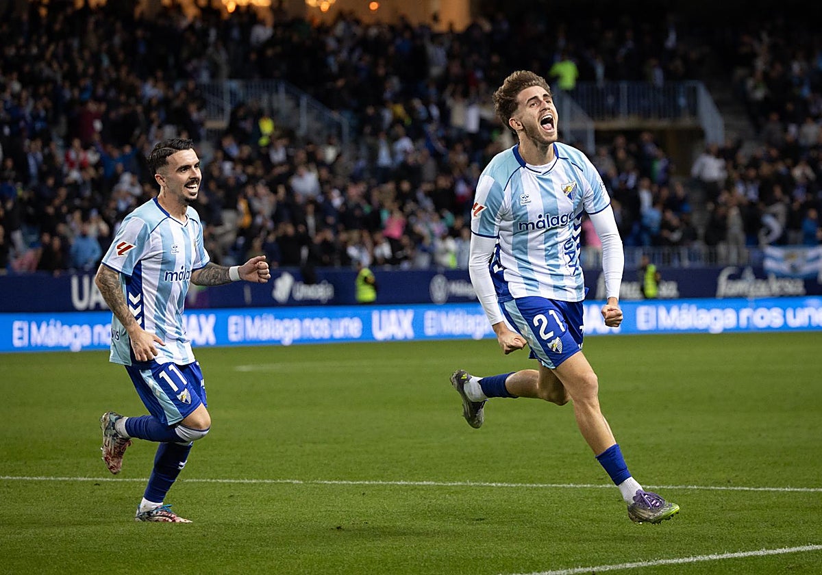 Niño celebra uno de sus dos goles al Mirandés.