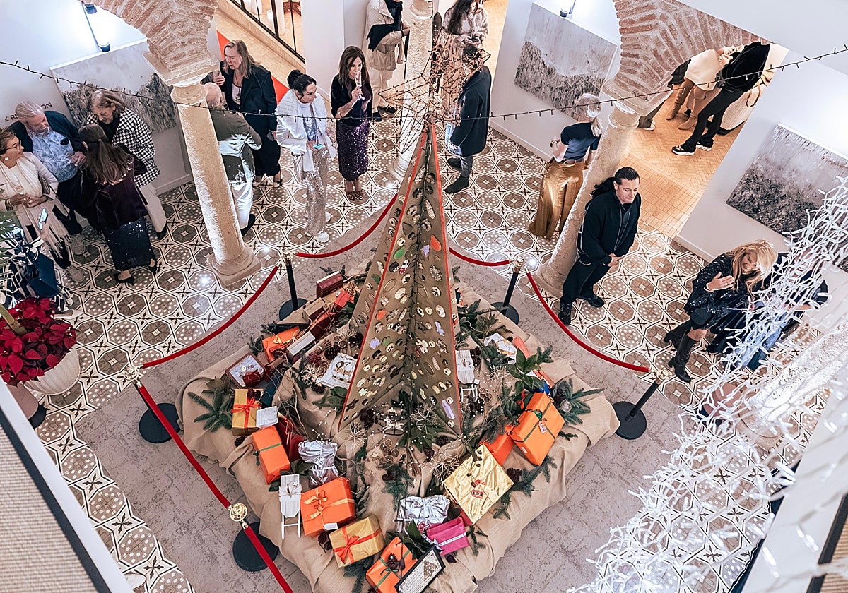 El árbol de esta Navidad en La Fonda Heritage Hotel de Marbella, obra de Debbie Wingham.