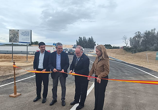 Corte de cinta de la nueva conexión con la A-7.