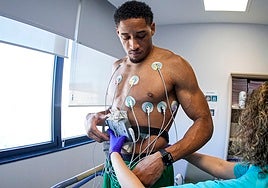 Augustine Rubit, durante las pruebas médicas a las que se sometió en el Hospital Quironsalud Málaga.