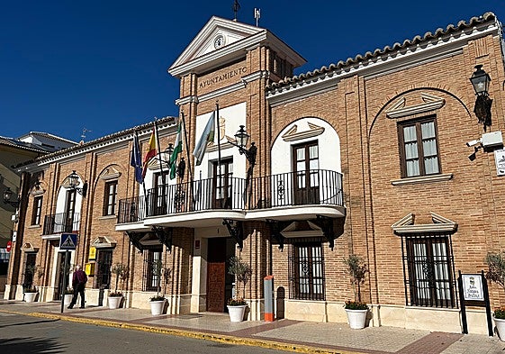 Fachada del Ayuntamiento de Sierra de Yeguas.