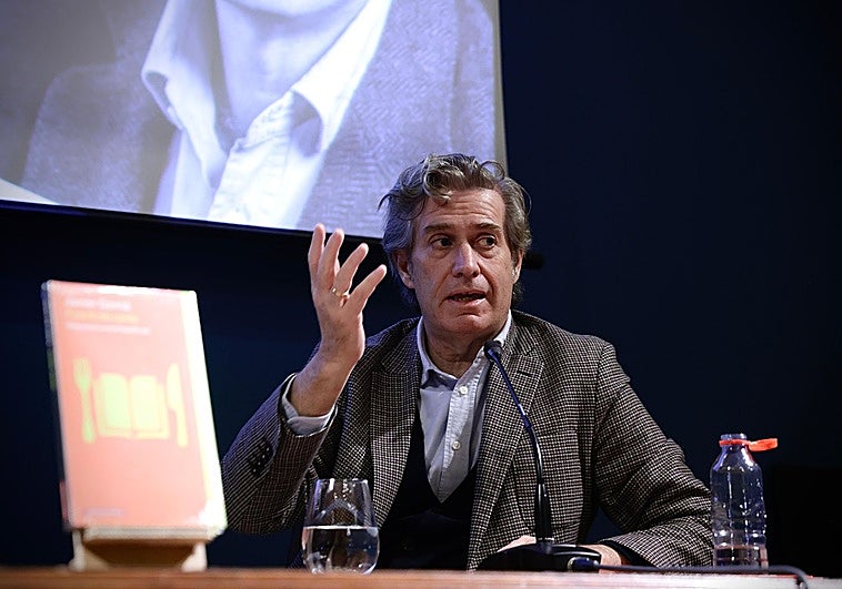 Javier Gomá, durante la charla de este miércoles en el salón de actos de Unicaja.