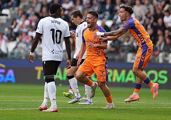 Dani Lorenzo celebra su gol en Burgos.