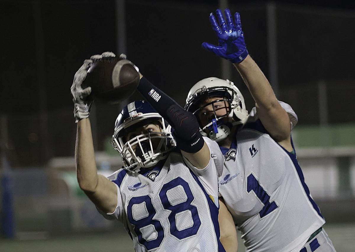 Imagen secundaria 1 - El fútbol americano lucha por sobrevivir en Málaga