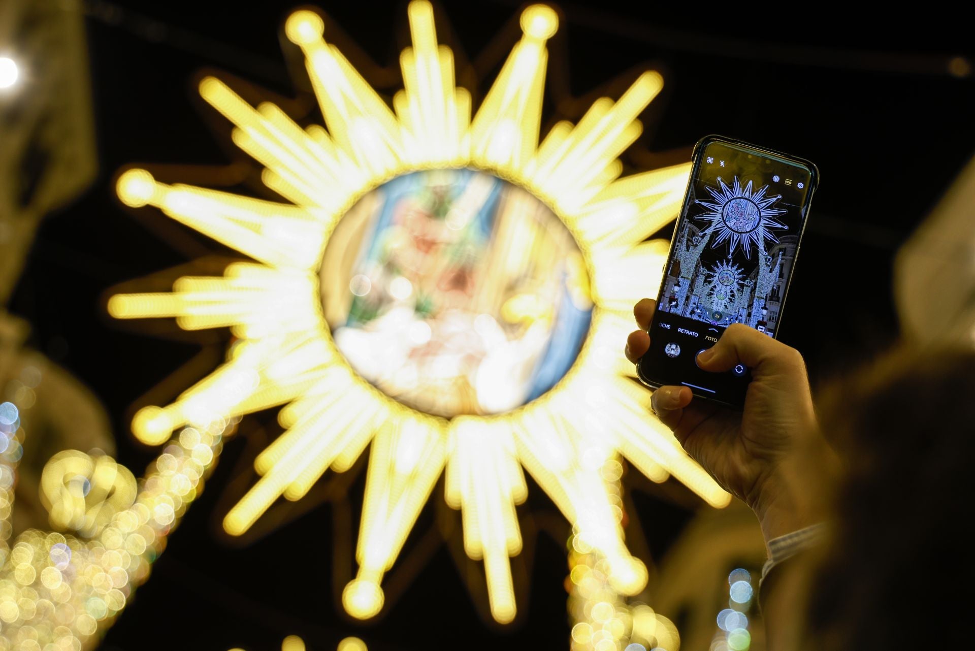Calle Larios estrena nuevo alumbrado: 'Natividad de luz'