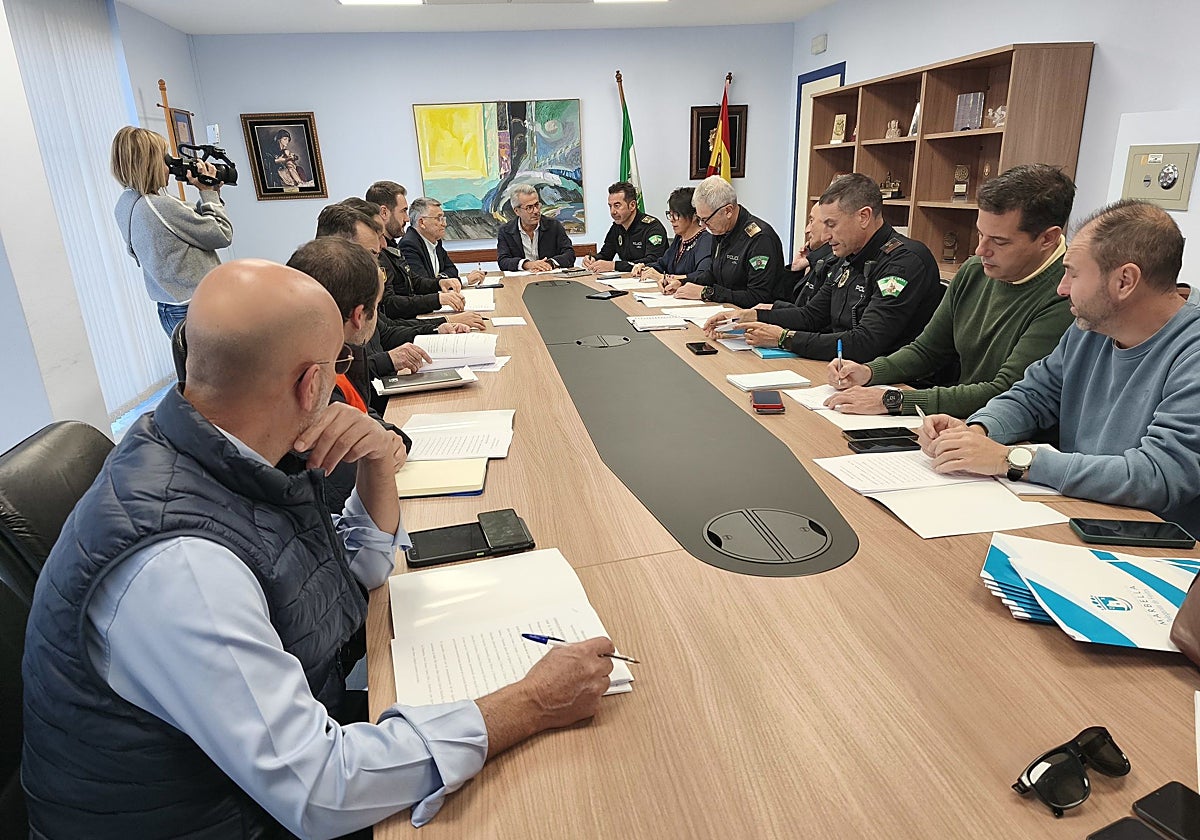 Imagen de la reunión del plan de coordinación para las fiestas navideñas.