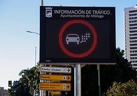 Cartel electrónico de señalización de la ZBE en la zona de Martiricos.