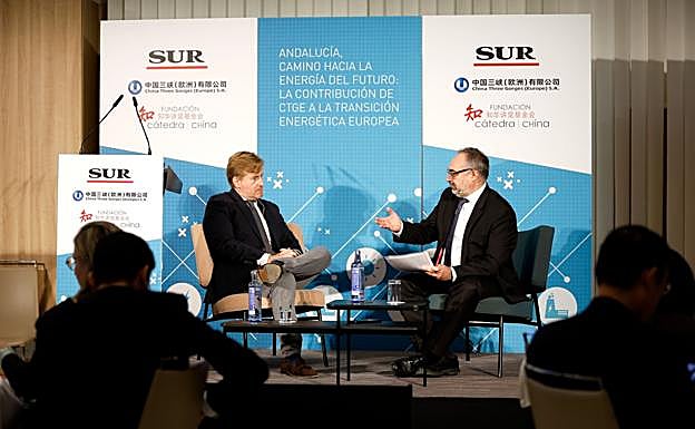 Ignacio Herrero (izquierda) departiendo con Ignacio Lillo, redactor de SUR.