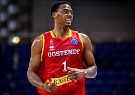 Chase Audige, sonriente durante un partido con el Oostende la pasada temporada.