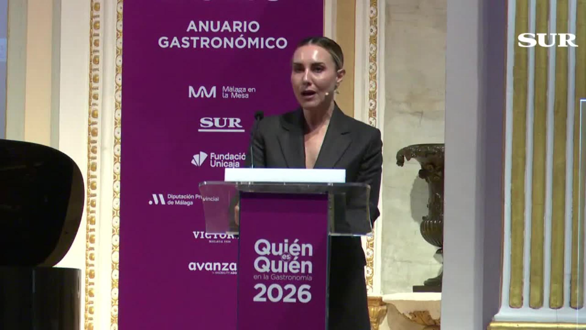 Periko Ortega, del restaurante ReComiendo, recoge el Premio a la Creatividad, en la gala Quién es Quién en la Gastronomía de Málaga