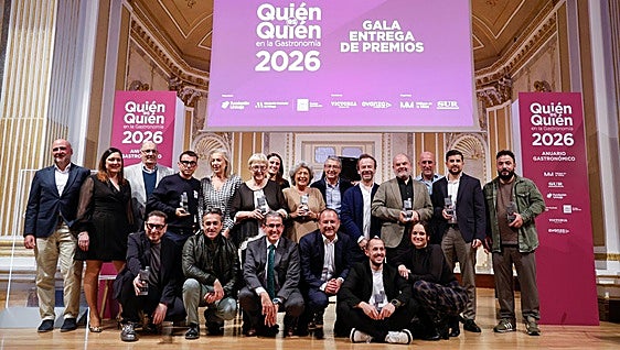 Foto de familia de los premiados.