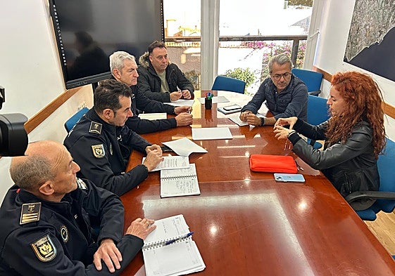 El concejal de Urbanismo, José Eduardo Díaz, se ha reunido con la delegada en Marbella del Colegio de Administradores de Fincas de Málaga, Isabel Carrasco.