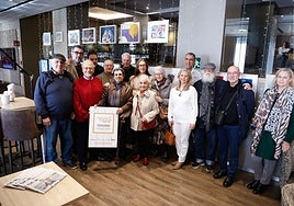 Inauguración de la exposición esta mañana con la presencia de los pintores.