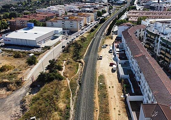 Vista aérea del tramo de terreno sin urbanizar entre las calles Cuevas del Becerro y José Díaz Giles.